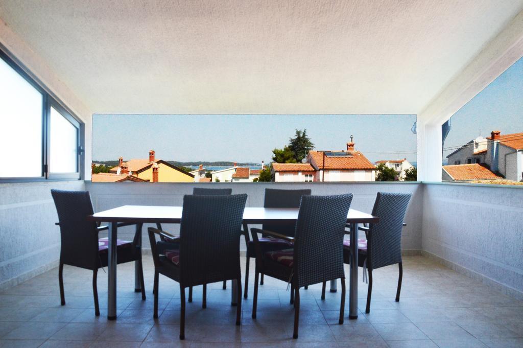 Apartments Sasha Pula Extérieur photo