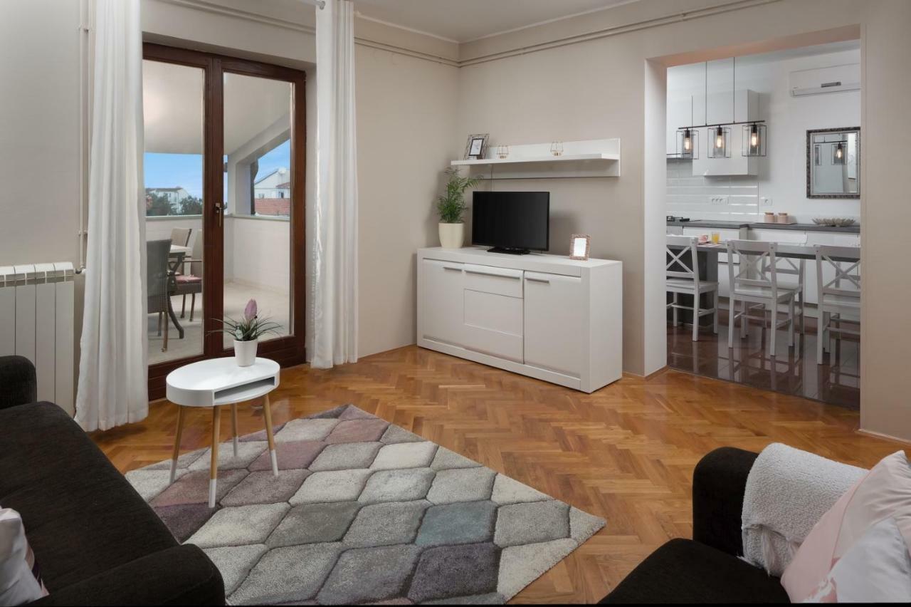 Apartments Sasha Pula Extérieur photo