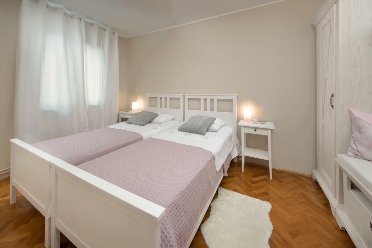 Apartments Sasha Pula Extérieur photo